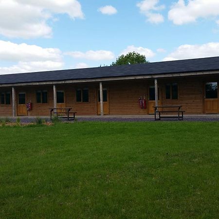 Cowbridge Cabins Zewnętrze zdjęcie